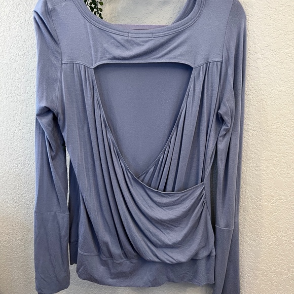 prAna Women's Synergy Top (Light Blue/Lavender Color) Size Medium - Picture 7 of 8